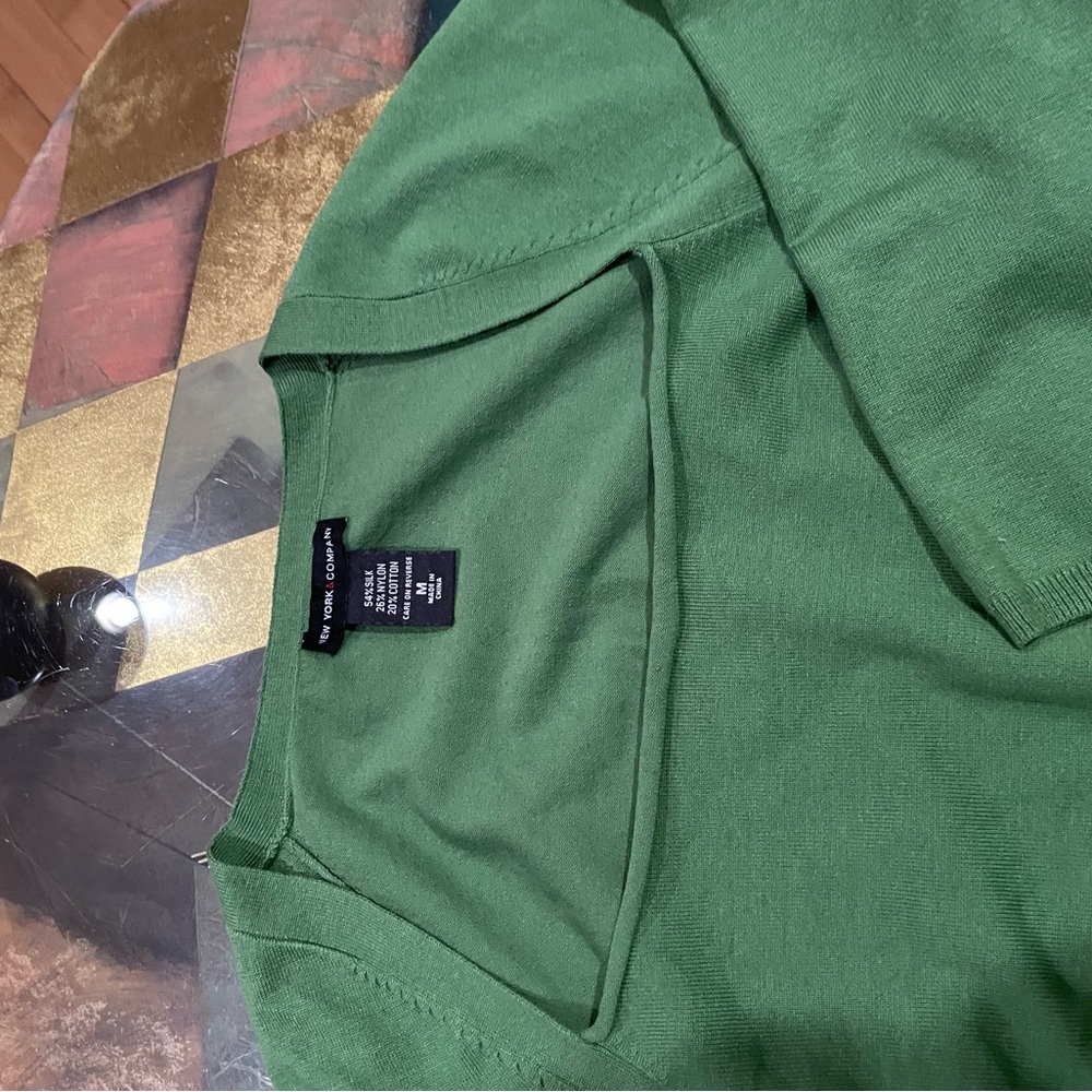 Beautiful green top brand new no tag - Picture 4 of 5
